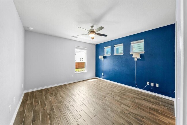 Building Photo - 5002 Plum Peach Bend