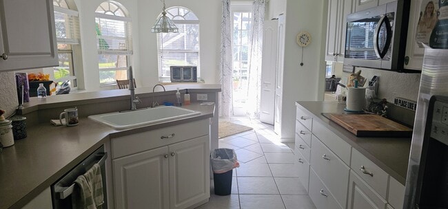 Building Photo - 1152 Deardon Dr