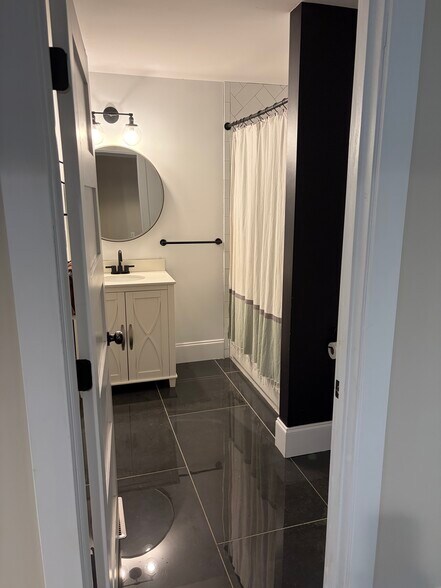 Building Photo - 1357 Lochland Rd SE