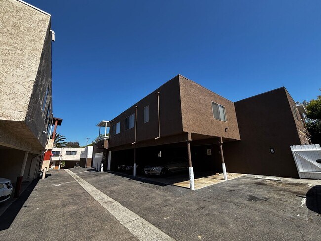 Building Photo - 101 Avenida Las Brisas