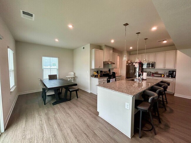 Building Photo - Beautiful Home in Moyock Subdivision - Min...