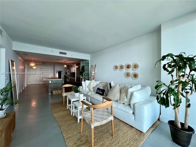 Building Photo - 460 NE 28th St