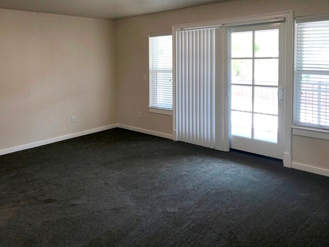 Building Photo - 1964 Main St