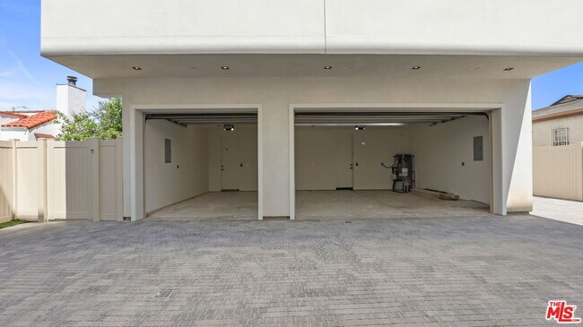 Building Photo - 10844 Peach Grove St