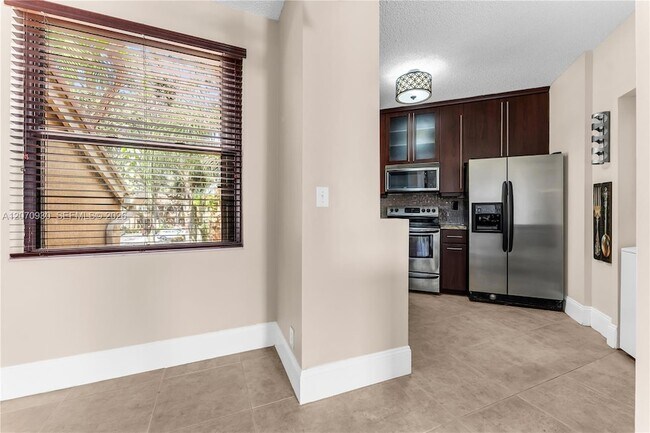 Building Photo - 15563 Miami Lakeway N