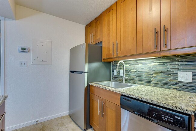 Building Photo - 7685 Northcross Dr