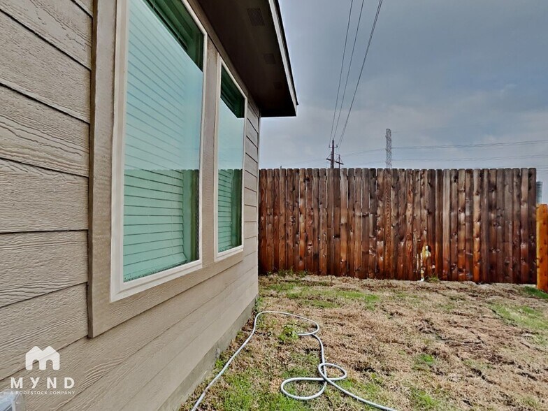 Building Photo - 9002 Burnet Flds Dr