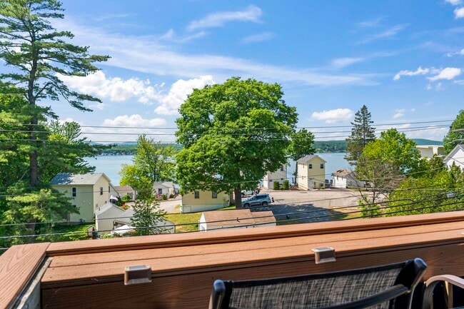 Building Photo - 131 Lake St