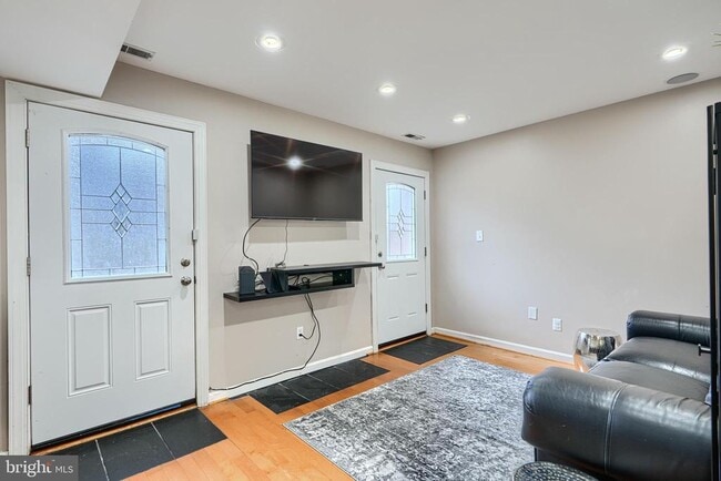 Building Photo - 624 Jasper St