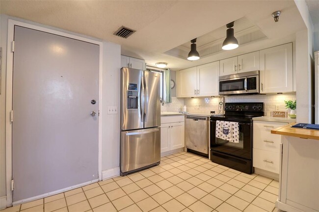Building Photo - 5915 Sea Ranch Dr