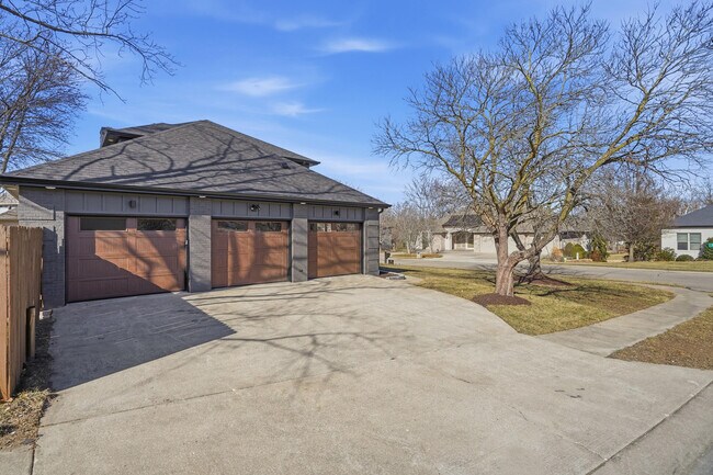 Building Photo - 4403 Glen Eagle Dr