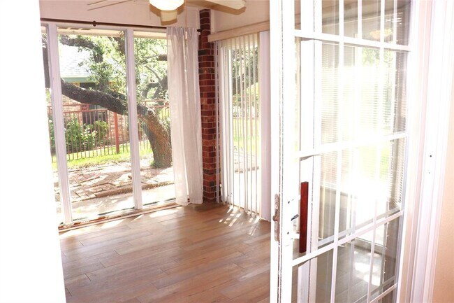 Building Photo - 211 Fox Crossing
