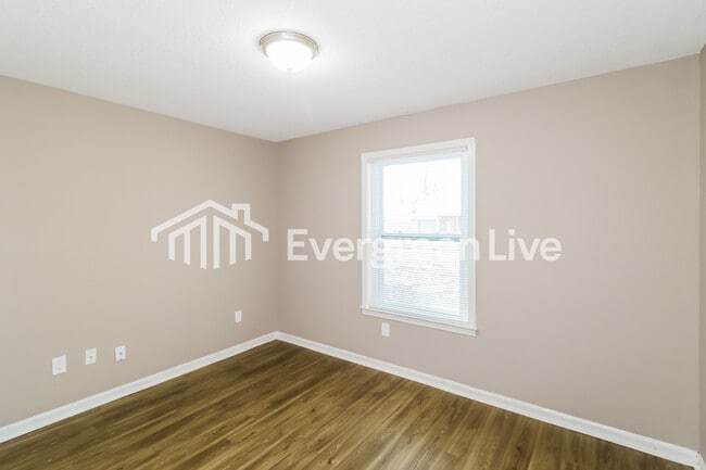 Building Photo - 3196 Southbridge St