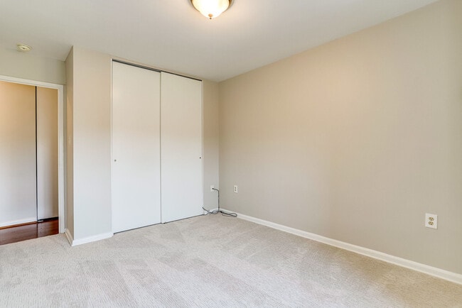 Building Photo - 1300 S Arlington Ridge Rd