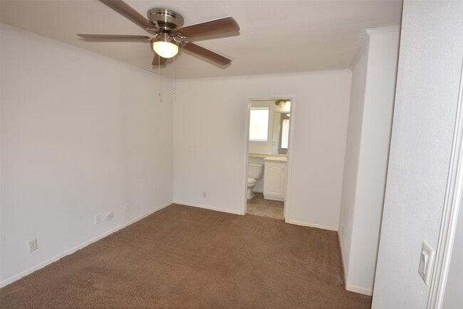 Building Photo - 10010 Sugarvine Ln