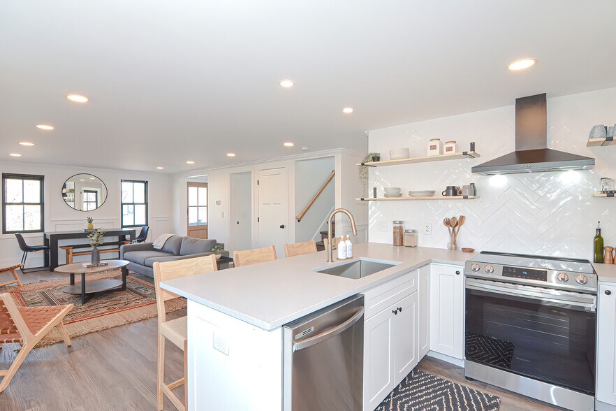 Building Photo - 29 Lion St