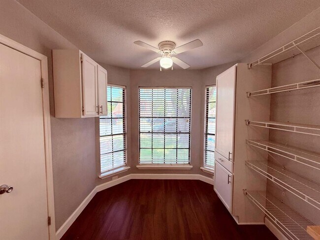Building Photo - 12314 Thompkins Dr
