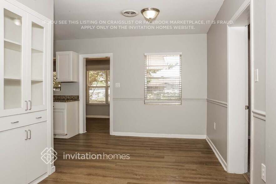 Building Photo - 3308 17th Ave W