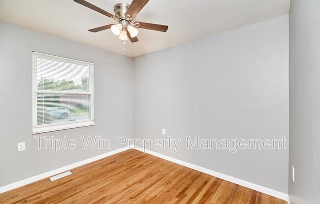 Building Photo - 2325 Golfway St