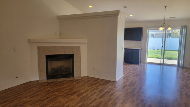 Building Photo - 3 Bedroom 2 Bath Home In North Spokane