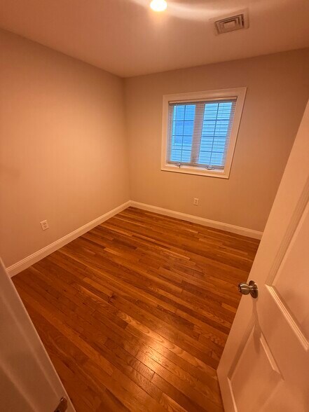 Building Photo - 135 Calumet St