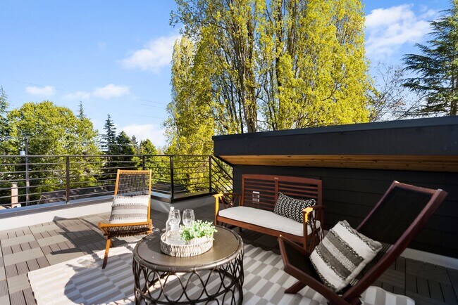 Building Photo - Modern Elegance in the Heart of Wallingford
