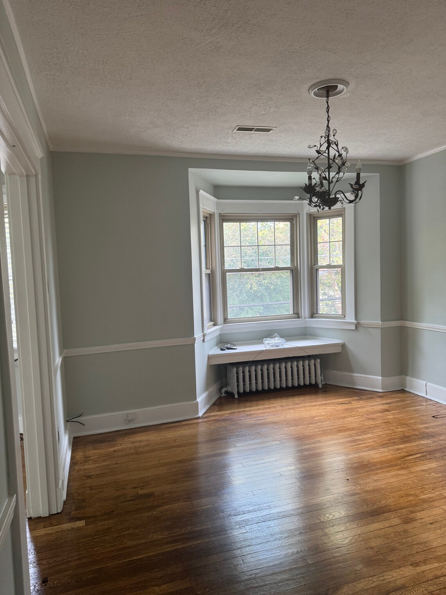 Living room - 201 S Atlantic Ave