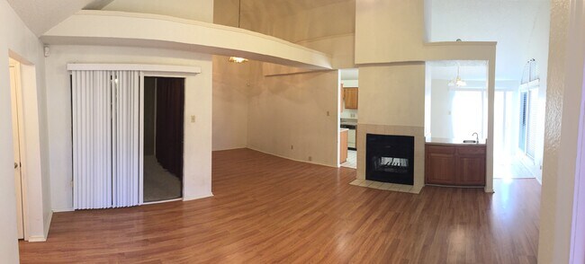 Building Photo - 904 Teakwood Ln