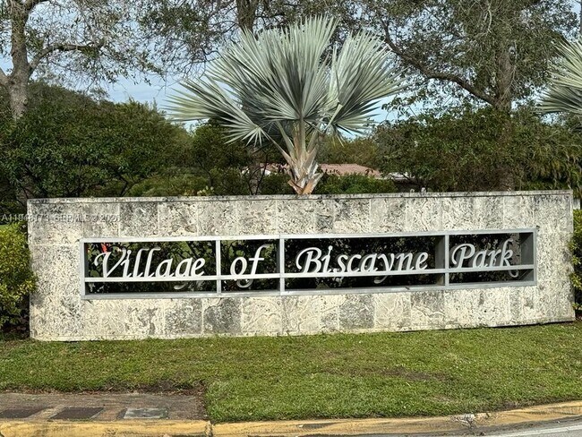 Building Photo - 11912 NE 10th Ave