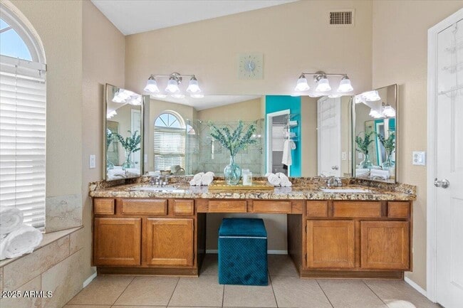 Building Photo - 6776 W Tonto Dr