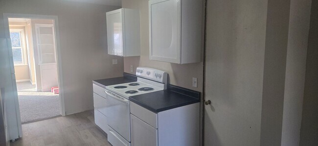 Building Photo - Newly Renovated