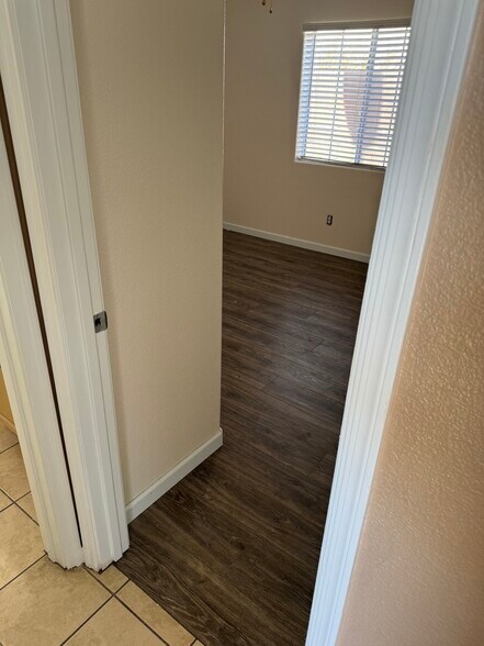 Building Photo - 2117 Clearwater Dr