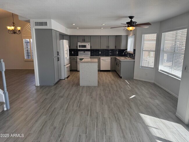 Building Photo - 5437 W Wahalla Ln