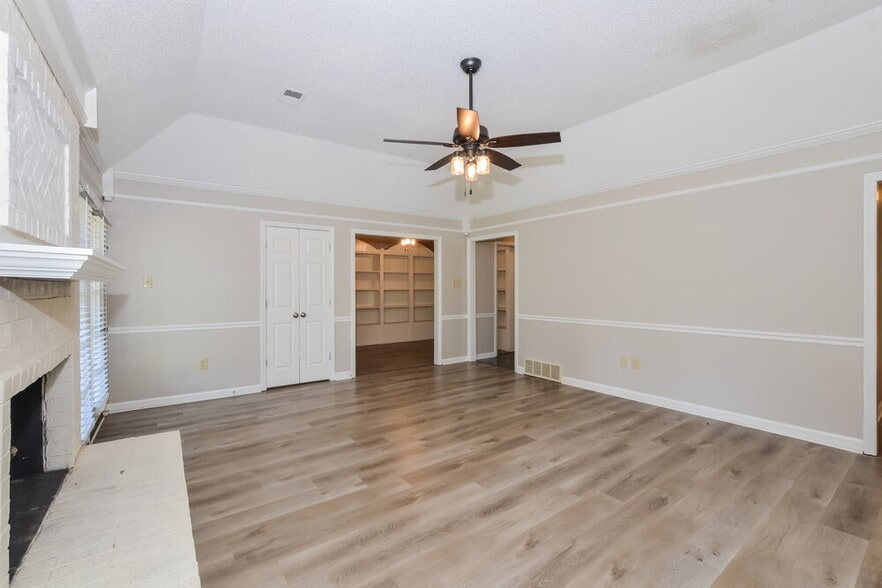 Building Photo - 6641 Bright Star Ln