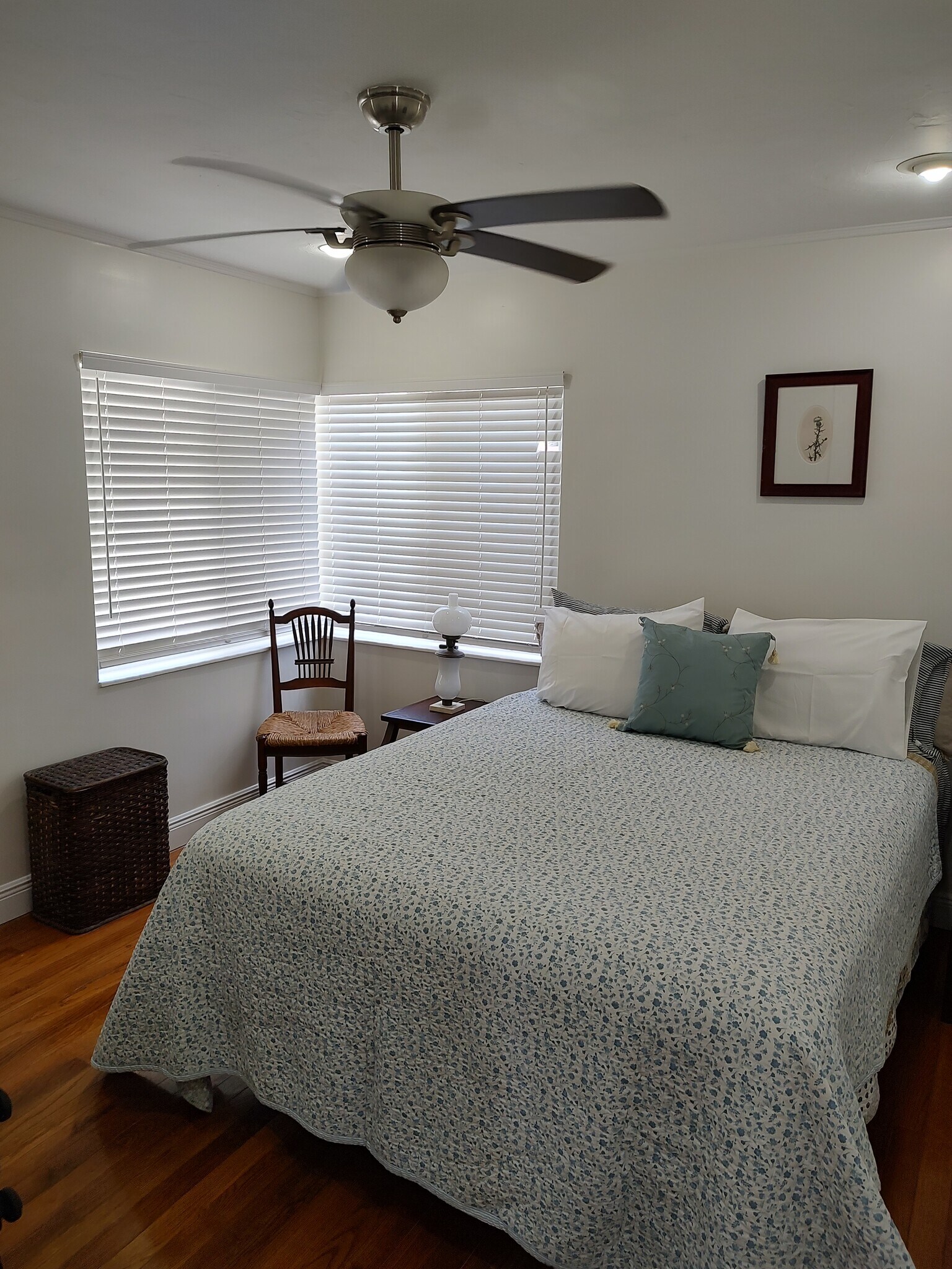 Main Bedroom - Queen Bed - 3601 Alabama Ave NE