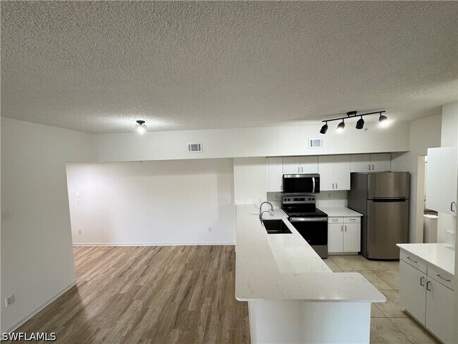 Building Photo - 1830 Florida Club Cir