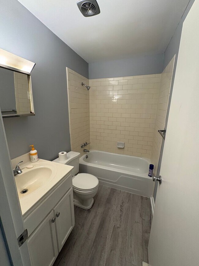 Building Photo - For Rent – Charming 4BR Home in Ardmore Area!