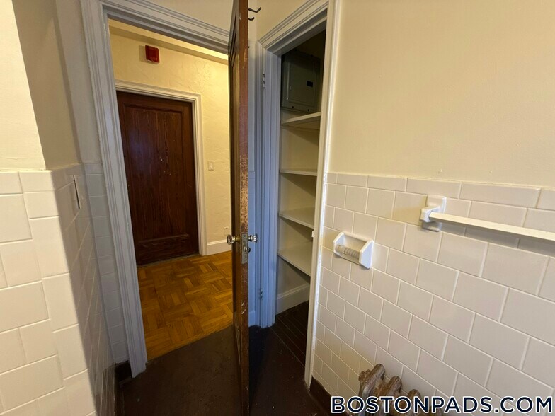 Building Photo - 2 Elmwood Ave