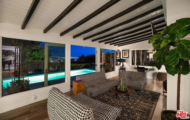 Building Photo - 1514 Sunset Plaza Dr