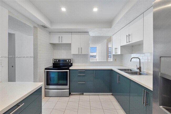 Building Photo - 1351 NE Miami Gardens Dr