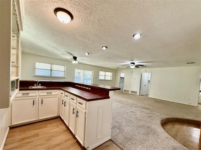 Building Photo - 2000 SE 10th St