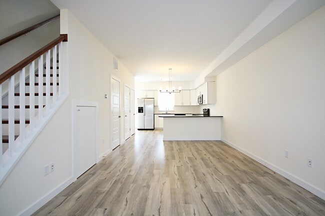 Building Photo - Pet-Friendly Old Trail Townhome