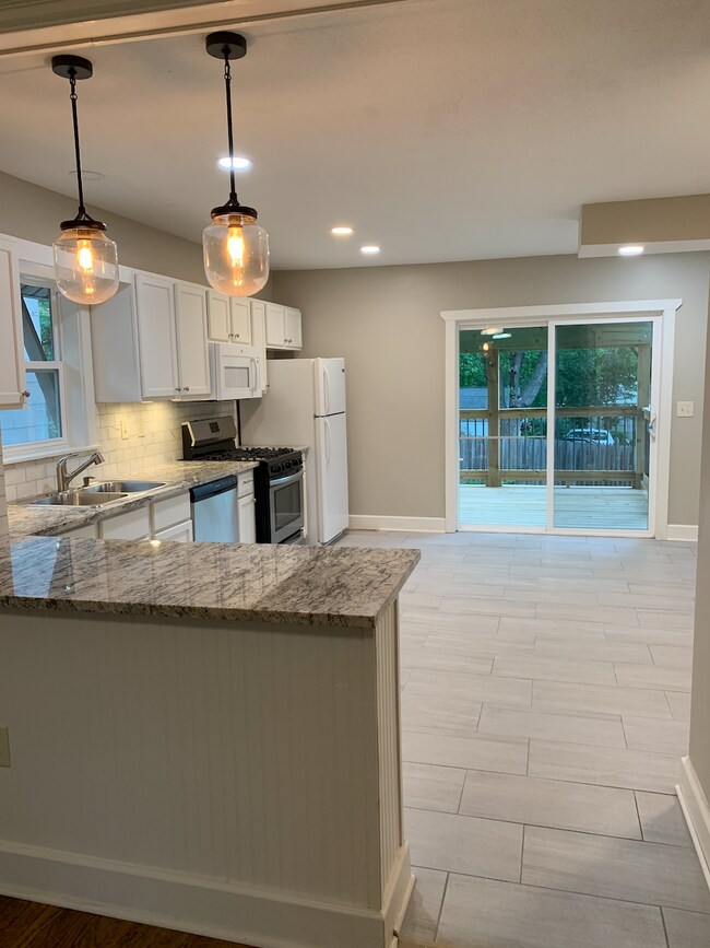 Building Photo - 14 E 73rd St