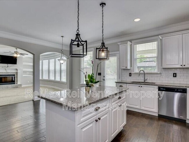 Building Photo - 314 Bella Rose Dr