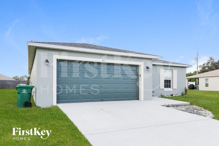 Building Photo - 411 SW Log Dr