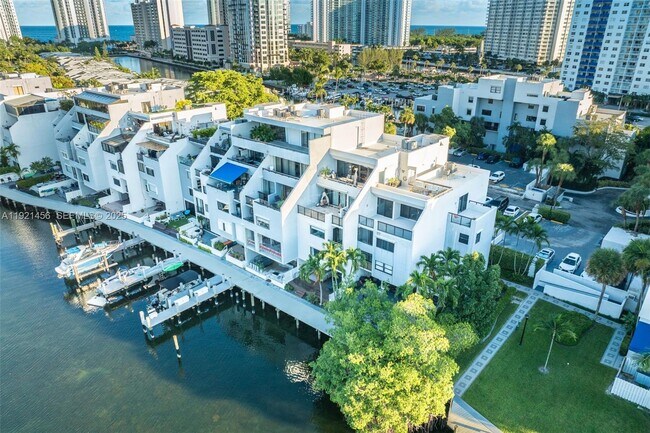 Building Photo - 429 Poinciana Island Dr