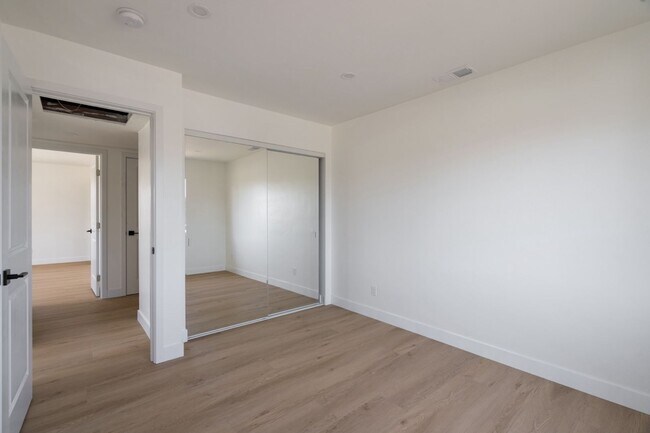 Building Photo - Central air conditioning!