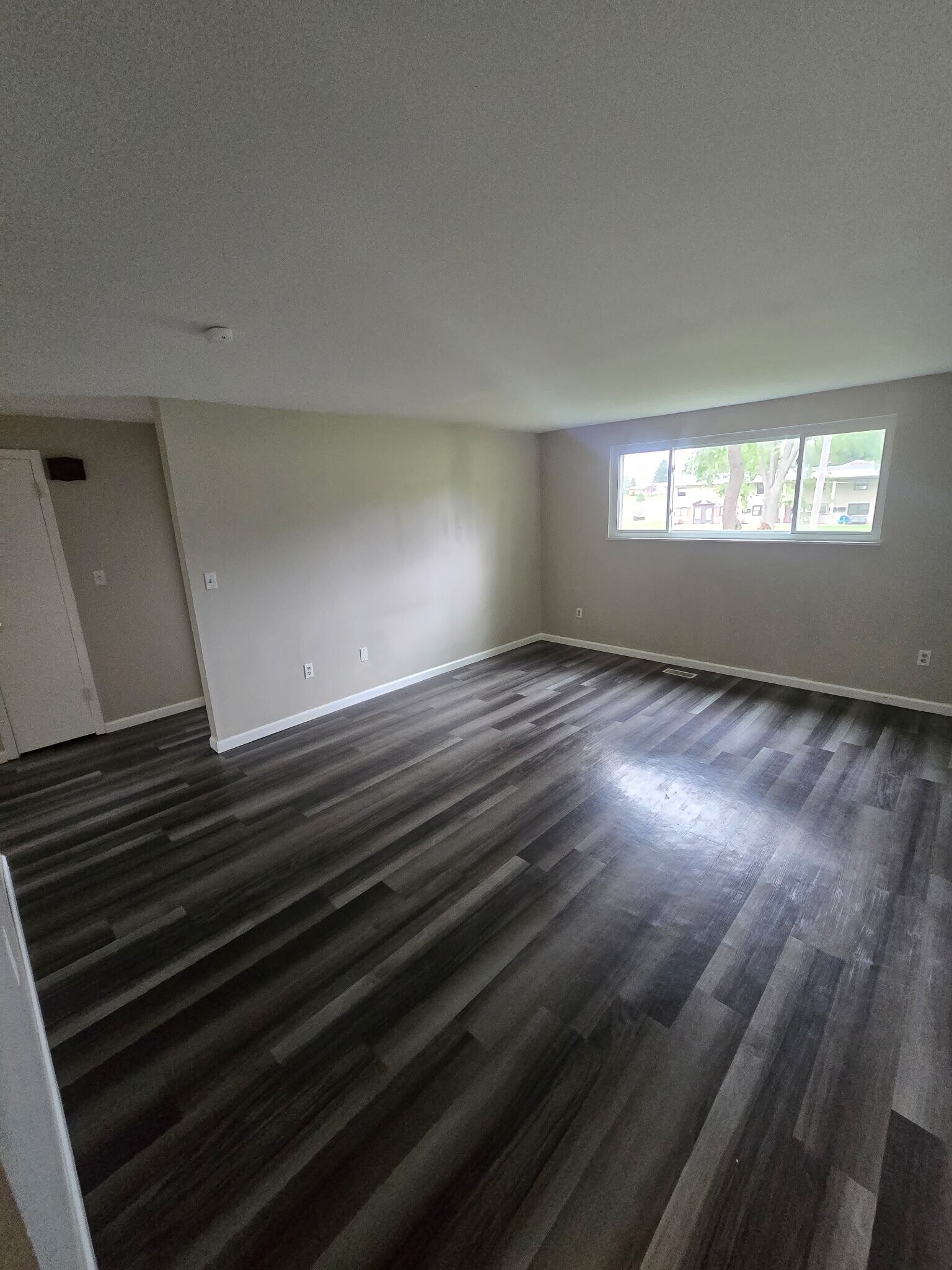 Building Photo - 6533-6545 Conway Dr