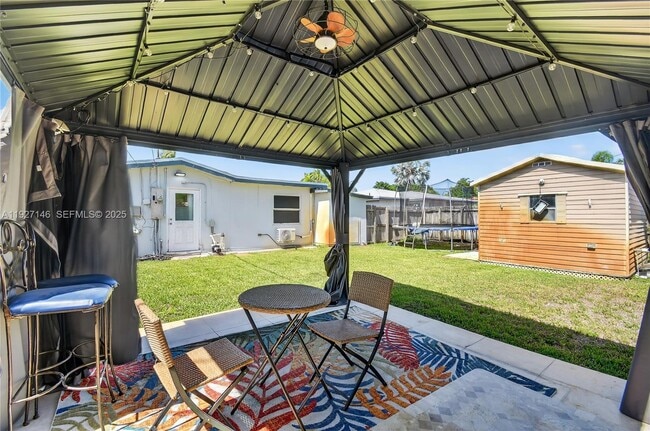 Building Photo - 554 NW 46th St