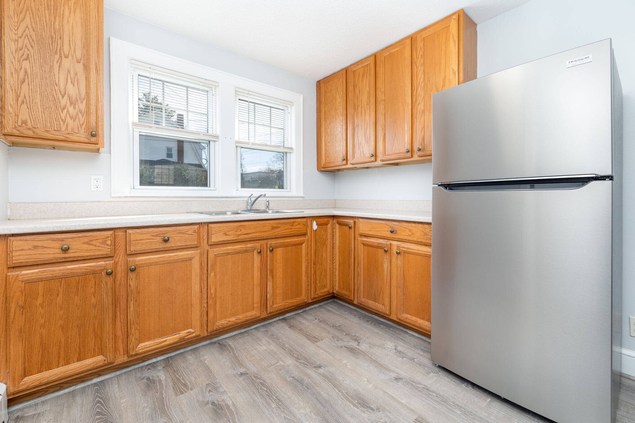 Building Photo - 971 Enfield St